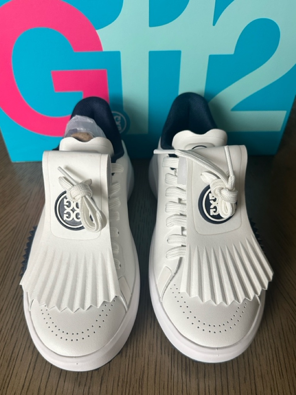 G/Fore Women's G.112 P.U. Leather Kiltie Golf Shoes Snow/Twilight Size 6.5 NEW - Picture 2 of 8